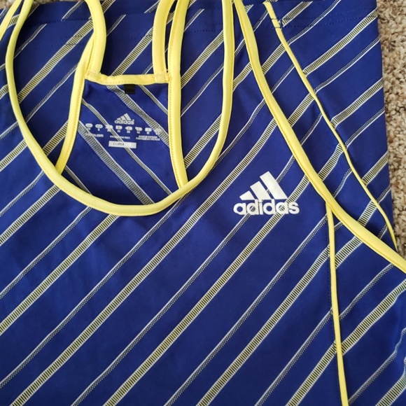 3/25$ Adidas top barely used - Picture 3 of 4